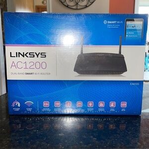 Linksys AC1200 Dual-Band Smart WiFi Router- EA6100